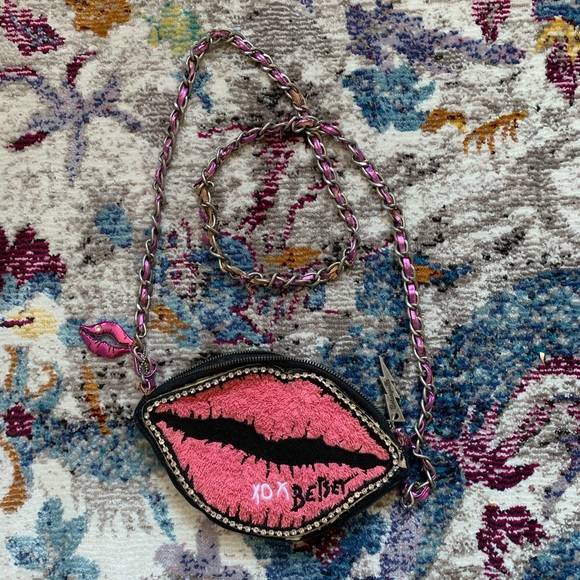 Betsey Johnson Handbags - Betsey Johnson 👄 crossbody/clutch